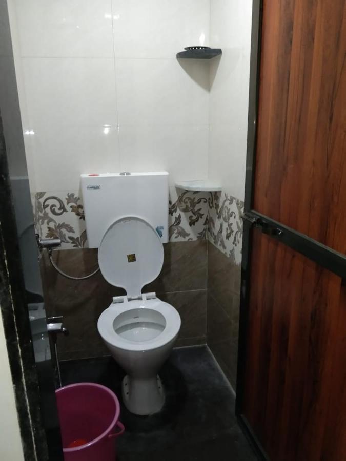 Sadguru Lodge Mumbai Exterior photo